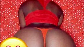 Sexy ebony queen getting naked 😍