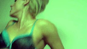 Hey, How Does This Bigass European Cougar Take Anal Drilling So Well?