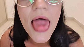 Câmera Escondida Flagras Vizinha Gostosa Tirando Sua Roupa Ao Dançar Safada Seduz Com Vontade Rabo Gostoso