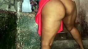 Ebony Boss Supervises Work While Masturbating To Rough Cum