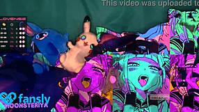  Webcam punca doživi močan orgazem s curjenjem in škropljenjem