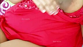 Min fru visar upp sina naturliga stora tuttar 😍