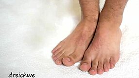 i love this man's huge gay fetish feet in high definition