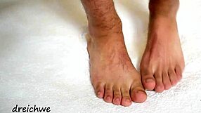 i love this man's huge gay fetish feet in high definition