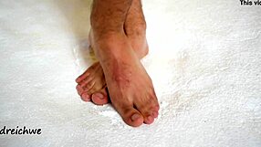 i love this man's huge gay fetish feet in high definition