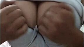 Big Tits Webcam Show with Em Nguc Bu