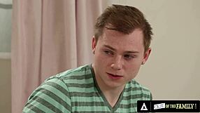 Fahişe üvey anneyi oda arkadaşıyla sertçe çift ezme