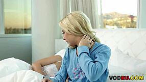 i'm massaging lola foxx's pussy in the morning, odette delacroix