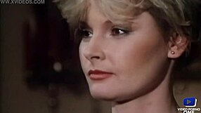 Marianne in Dominique zadovoljujeta butlerja v divjem retro trojčku