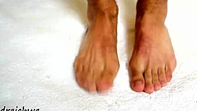 i love this man's huge gay fetish feet in high definition