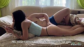 Гореща мащеха споделя легло със завареник за табу пръстене.