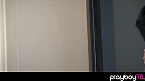 Európai csaj meghajolva érzéki szexre a barátjával?