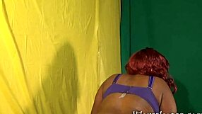 nilou achtland bouncing her booty in close up view