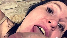 Я люблю делать минеты как покорная русская шлюха, возьми мою голову сейчас