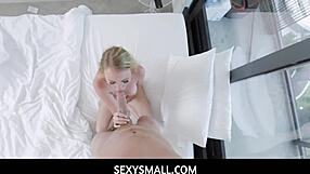 Cewek Kecil Dixie Lynn Naik Kontol Keras di Reverse Cowgirl