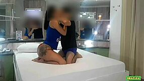 peguei a safadona de quatro e gozei muito na buceta dela