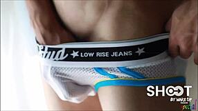 asian hunk shoots in gay japanese scene?