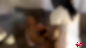 בלונדינית גרמנייה מילף מזויינת חזק בזין שחור ענק בתחת