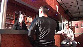 jeune brunette francaise grave prise en double penetration dans 1 club libertin