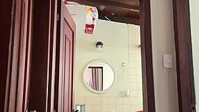 Mi Vecina Est� En El Ba�o