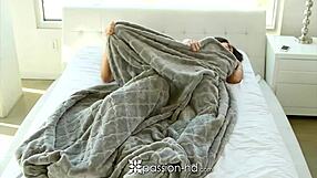 Exotic Jaye Austin Gets Morning Fuck and Cumshot