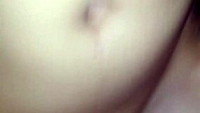 完美骆驼趾和肿胀阴道的少女被硬鸡巴钻透