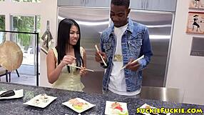 キッチンでBBCにピチピチ18歳アジアン激ピストン