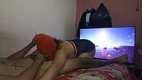 Venezuelan milf spreads huge ass