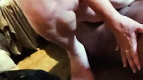 Milf iz trejler parka jaše i jaha veliki crni kurac