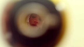 Oblečena kurba se dobi trdo jebano in posrana v divji sceni