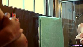 Pretinha rabuda mama pau fundo e leva foda forte