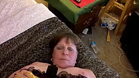 granny goldfingers cums with vibrator and dildo