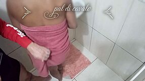 Fandt min ludder i badeværelset, hun bad om at se min store pik