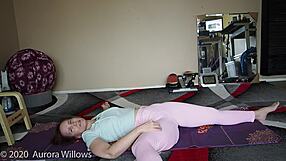 yoga lesson with mature wife stretching big ass and shaved pussy