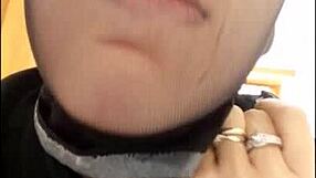 फेस पर स्टॉकिंग्स से पिग नोज़ वाइल्ड लगे किंकी खेल में