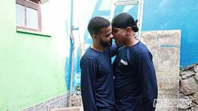 Na Hora Do Almoço, Pausa Para Foder Com Big Cocks Bareback