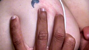 African guy fucks gringo bareback on RJ beach.