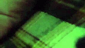 Ik rij de dildo helemaal naar beneden