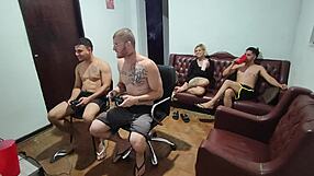 era só pra jogar videogame, mas todo mundo acabou fodendo