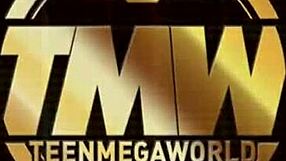 Tetti Dew Korti en séance photo torride et orgasme au bureau