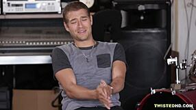 Slutty groupie valentina nappi fucks the wrong band member.