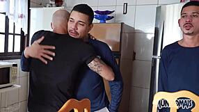 Uma despedida diferente com blowjob gay e pauz�o.