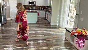 Nevlastná matka je prichytená pri nahom kúpani nevlastným synom