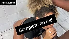 novinha safada tranza escondido do pai e da mãe dentro do banheiro com o negão dotado