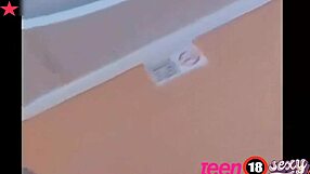 Mi madrastra no esta en la habitacion y quiero comer la polla de mi padrastro que esta en el baño sexo con mi padrastro