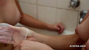 lesbian pussy shaving and licking in the bath