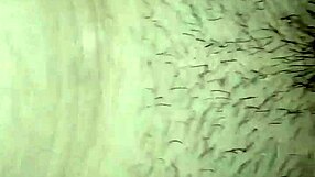 Můj kamarád mě šuká s kondomem 😏 skupinová akce s velkým zadkem.