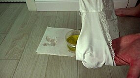 Wet and juicy MILF's solo show with piss fetish