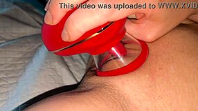 Wah, Mainan Getar Baru Kongkek Memek Botak Saya!