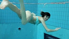 Gazel Podvodkova podvodna gola lepota